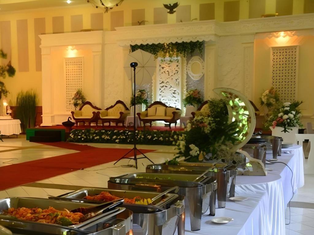 Augusta Sukabumi Hotel Exterior photo