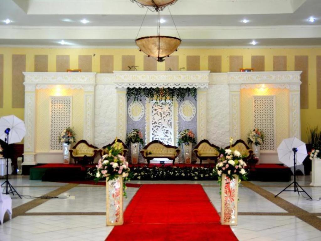 Augusta Sukabumi Hotel Exterior photo