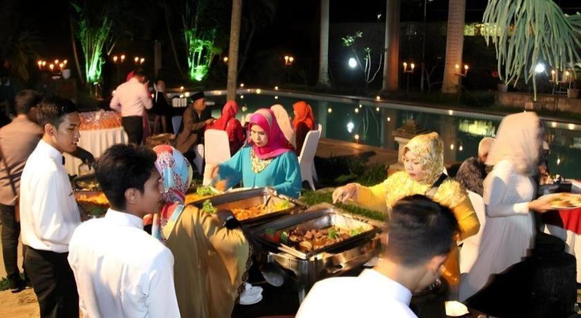 Augusta Sukabumi Hotel Exterior photo
