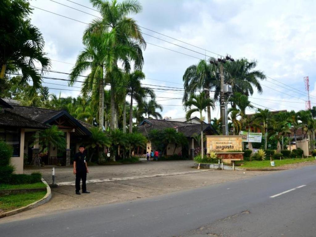 Augusta Sukabumi Hotel Exterior photo