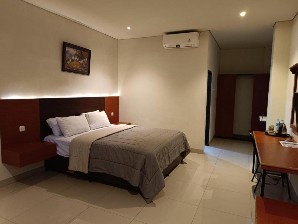 Augusta Sukabumi Hotel Exterior photo