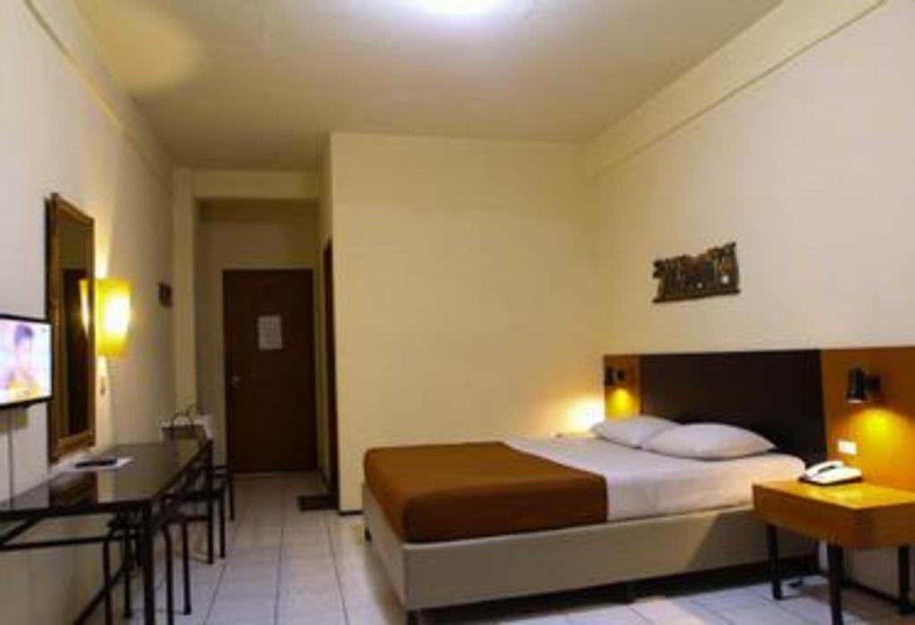 Augusta Sukabumi Hotel Exterior photo